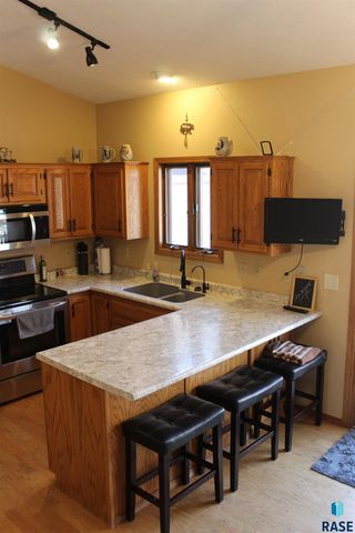 716 E Magnolia Dr Drive, Brandon, SD 57005