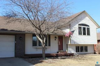 716 E Magnolia Dr Drive, Brandon, SD 57005