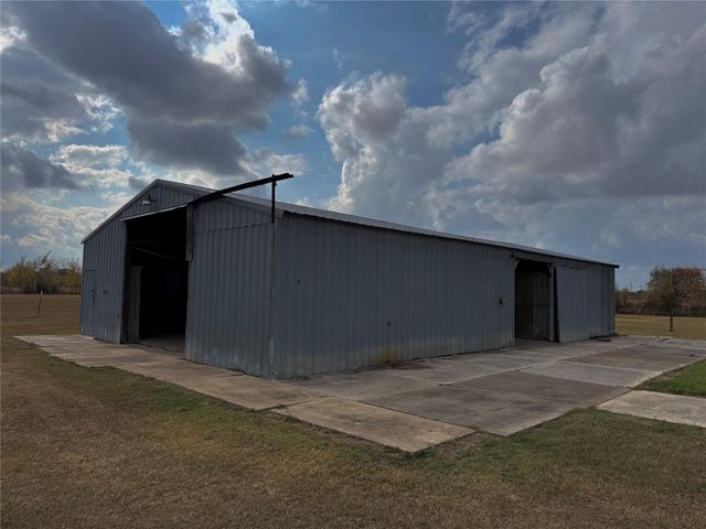 000 Baldwin Drive, Hungerford, TX 77448