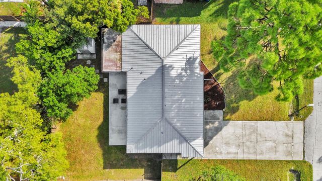 2127 LEE LANE, Sarasota, FL 34231