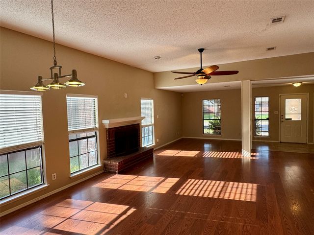 979 Mauve Drive, Lewisville, TX 75067