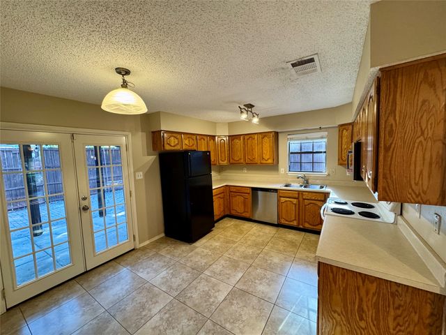 979 Mauve Drive, Lewisville, TX 75067