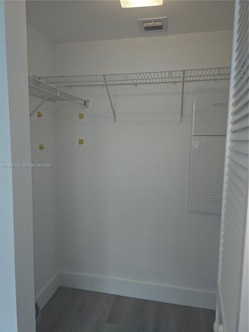 950 Brickell Bay Dr 1508, Miami, FL 33131