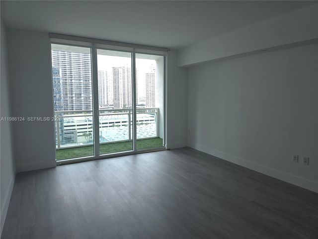 950 Brickell Bay Dr 1508, Miami, FL 33131