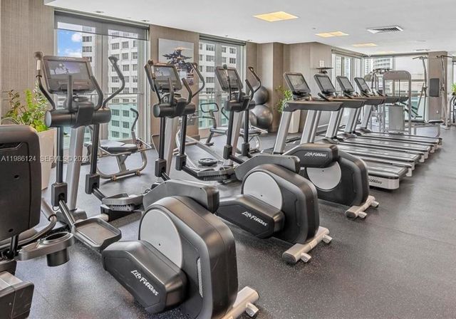 950 Brickell Bay Dr 1508, Miami, FL 33131