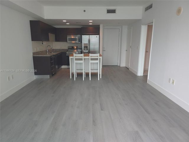 950 Brickell Bay Dr 1508, Miami, FL 33131