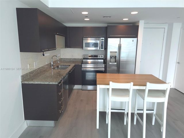 950 Brickell Bay Dr 1508, Miami, FL 33131