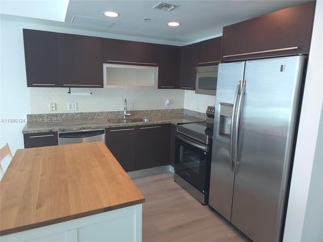 950 Brickell Bay Dr 1508, Miami, FL 33131