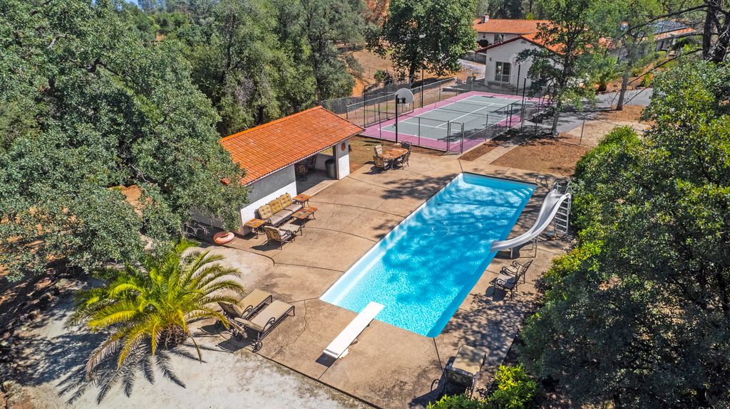 17832 Windsor Lane, Anderson, CA 96007