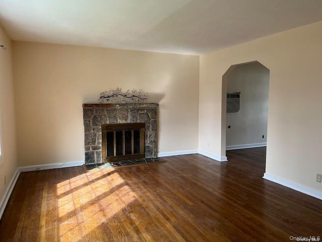 26 Purdue Road, Glen Cove, NY 11542