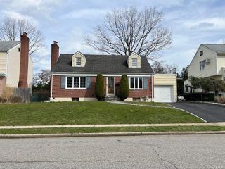 26 Purdue Road, Glen Cove, NY 11542