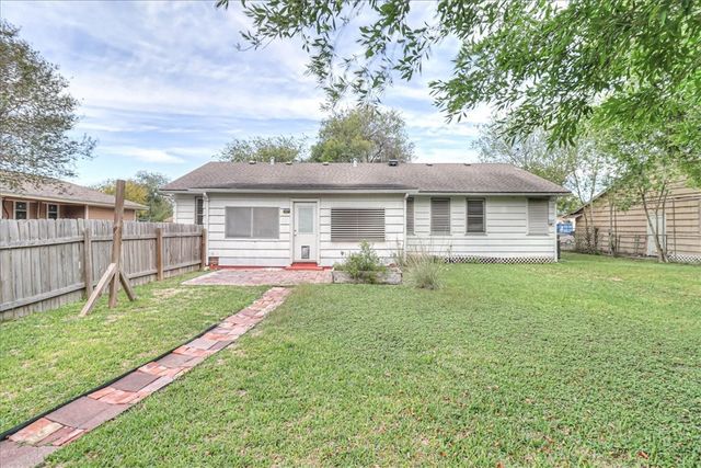 517 Mcclendon St, Corpus Christi, TX 78404