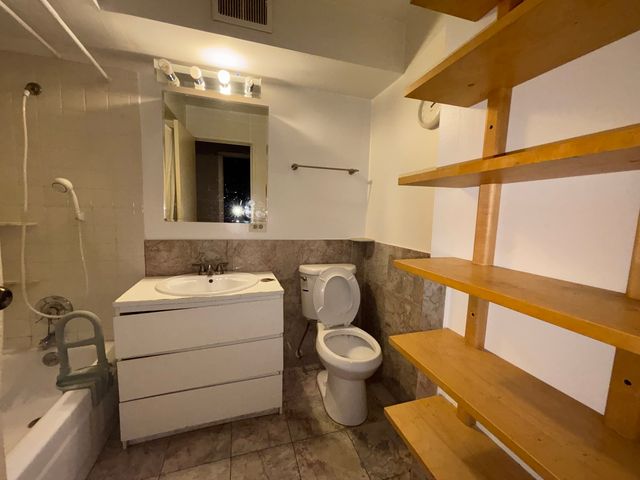 9700 Bianco Terrace 2D, Des Plaines, IL 60016