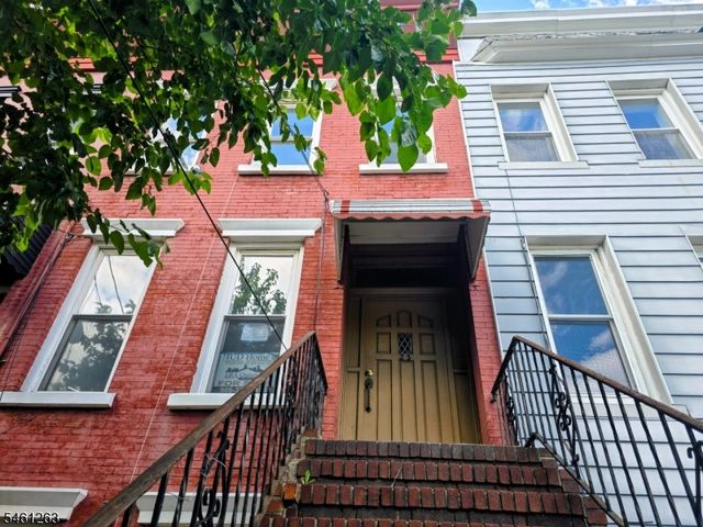 23 Whitman Ave, Jersey City, NJ 07306