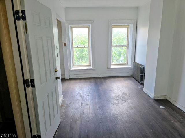 23 Whitman Ave, Jersey City, NJ 07306
