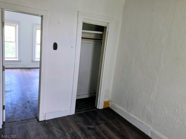 23 Whitman Ave, Jersey City, NJ 07306