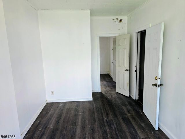 23 Whitman Ave, Jersey City, NJ 07306