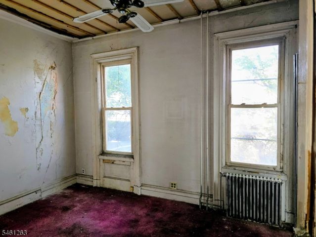 23 Whitman Ave, Jersey City, NJ 07306