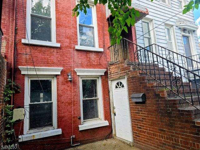 23 Whitman Ave, Jersey City, NJ 07306