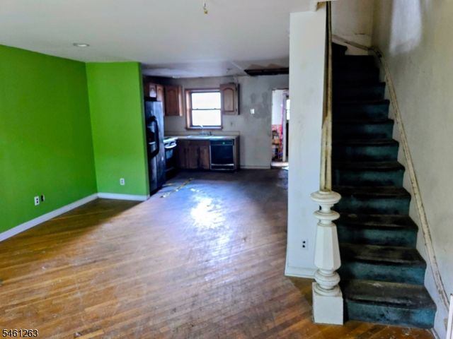 23 Whitman Ave, Jersey City, NJ 07306