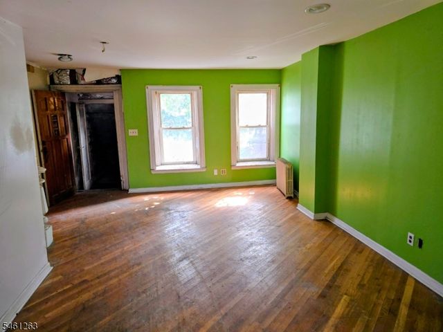 23 Whitman Ave, Jersey City, NJ 07306