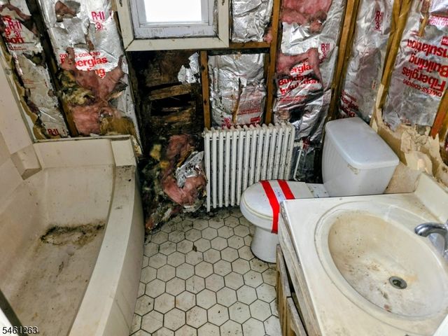 23 Whitman Ave, Jersey City, NJ 07306