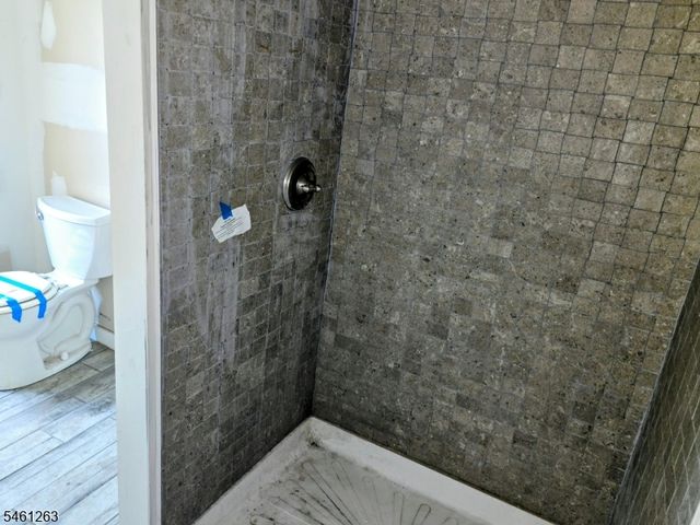 23 Whitman Ave, Jersey City, NJ 07306