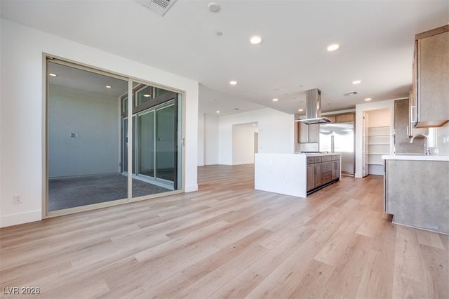 10348 Peako Hills Avenue, Las Vegas, NV 89166