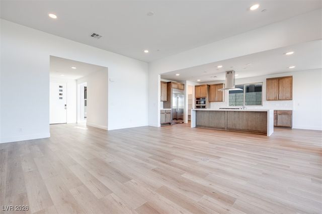 10348 Peako Hills Avenue, Las Vegas, NV 89166