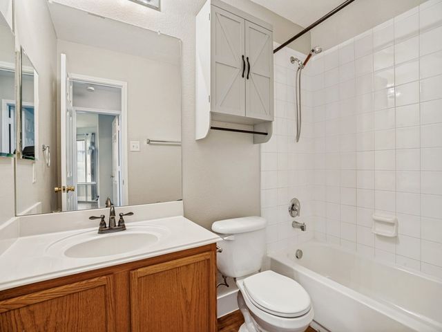 252 Pine Crest Drive, Justin, TX 76247