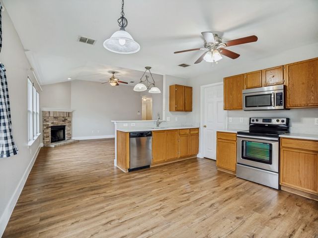 252 Pine Crest Drive, Justin, TX 76247