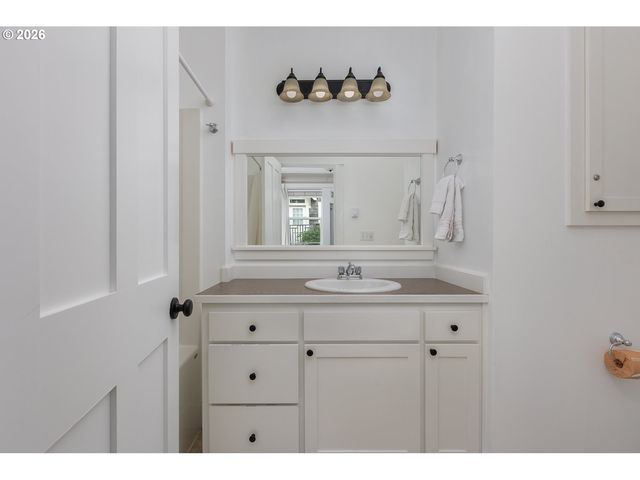 2586 Sw ANEMONE Ave, Lincoln City, OR 97367