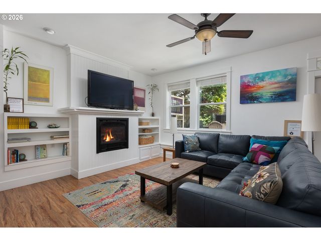 2586 Sw ANEMONE Ave, Lincoln City, OR 97367