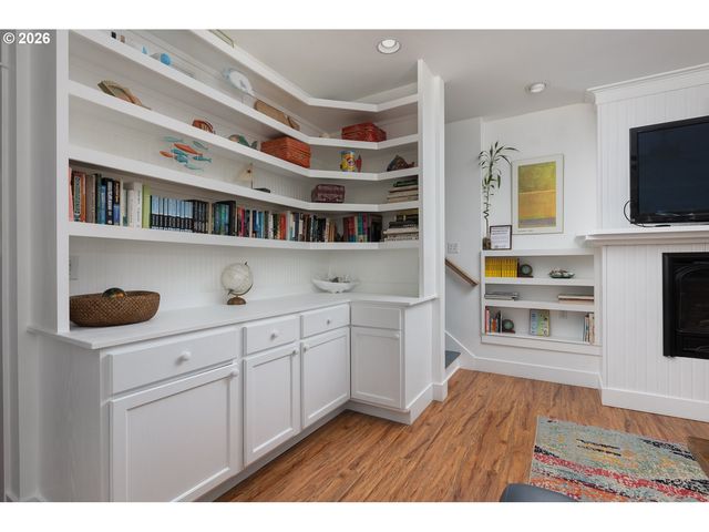 2586 Sw ANEMONE Ave, Lincoln City, OR 97367