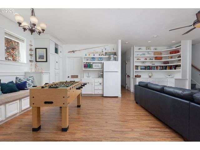 2586 Sw ANEMONE Ave, Lincoln City, OR 97367