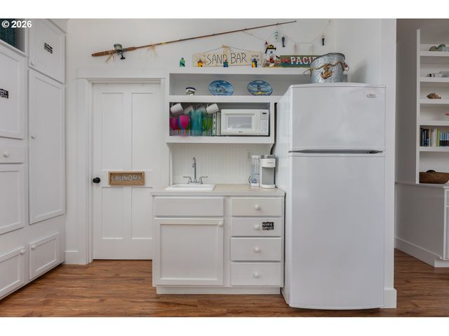 2586 Sw ANEMONE Ave, Lincoln City, OR 97367