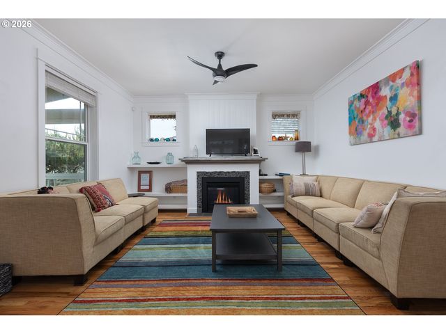 2586 Sw ANEMONE Ave, Lincoln City, OR 97367