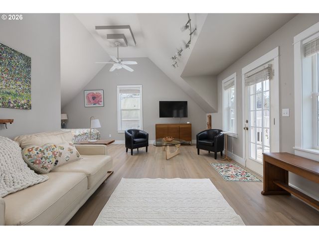 2586 Sw ANEMONE Ave, Lincoln City, OR 97367