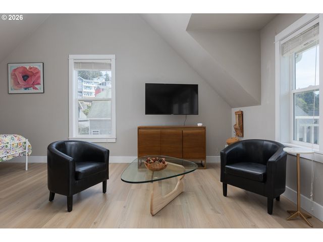 2586 Sw ANEMONE Ave, Lincoln City, OR 97367