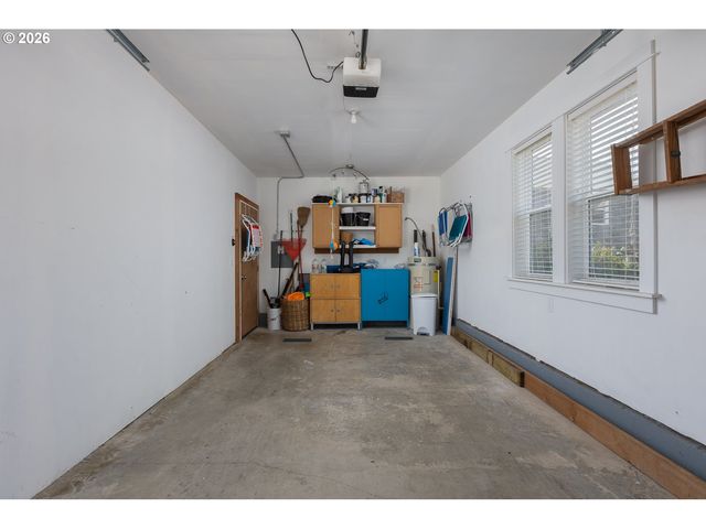 2586 Sw ANEMONE Ave, Lincoln City, OR 97367