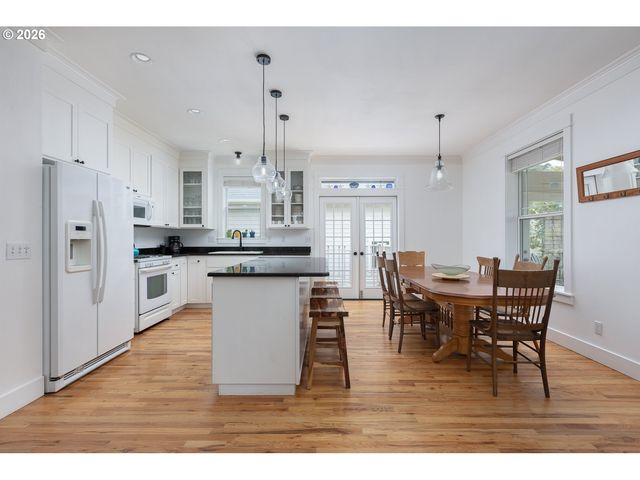 2586 Sw ANEMONE Ave, Lincoln City, OR 97367