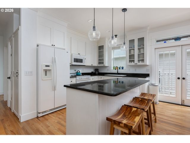 2586 Sw ANEMONE Ave, Lincoln City, OR 97367