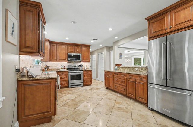 25800 Franklin Park Court, Franklin Vllg, MI 48025