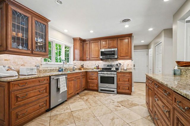 25800 Franklin Park Court, Franklin Vllg, MI 48025