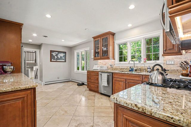 25800 Franklin Park Court, Franklin Vllg, MI 48025