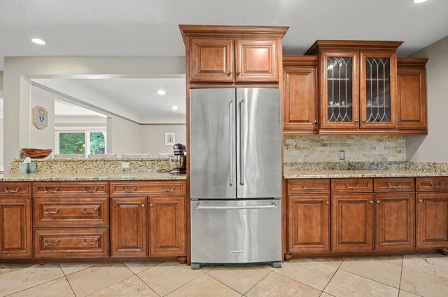 25800 Franklin Park Court, Franklin Vllg, MI 48025