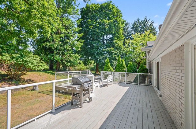 25800 Franklin Park Court, Franklin Vllg, MI 48025