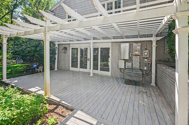 25800 Franklin Park Court, Franklin Vllg, MI 48025