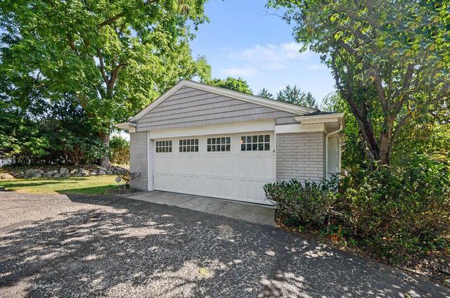 25800 Franklin Park Court, Franklin Vllg, MI 48025