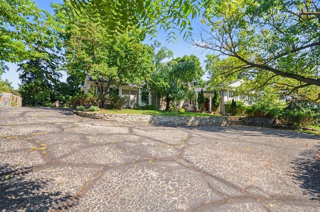 25800 Franklin Park Court, Franklin Vllg, MI 48025